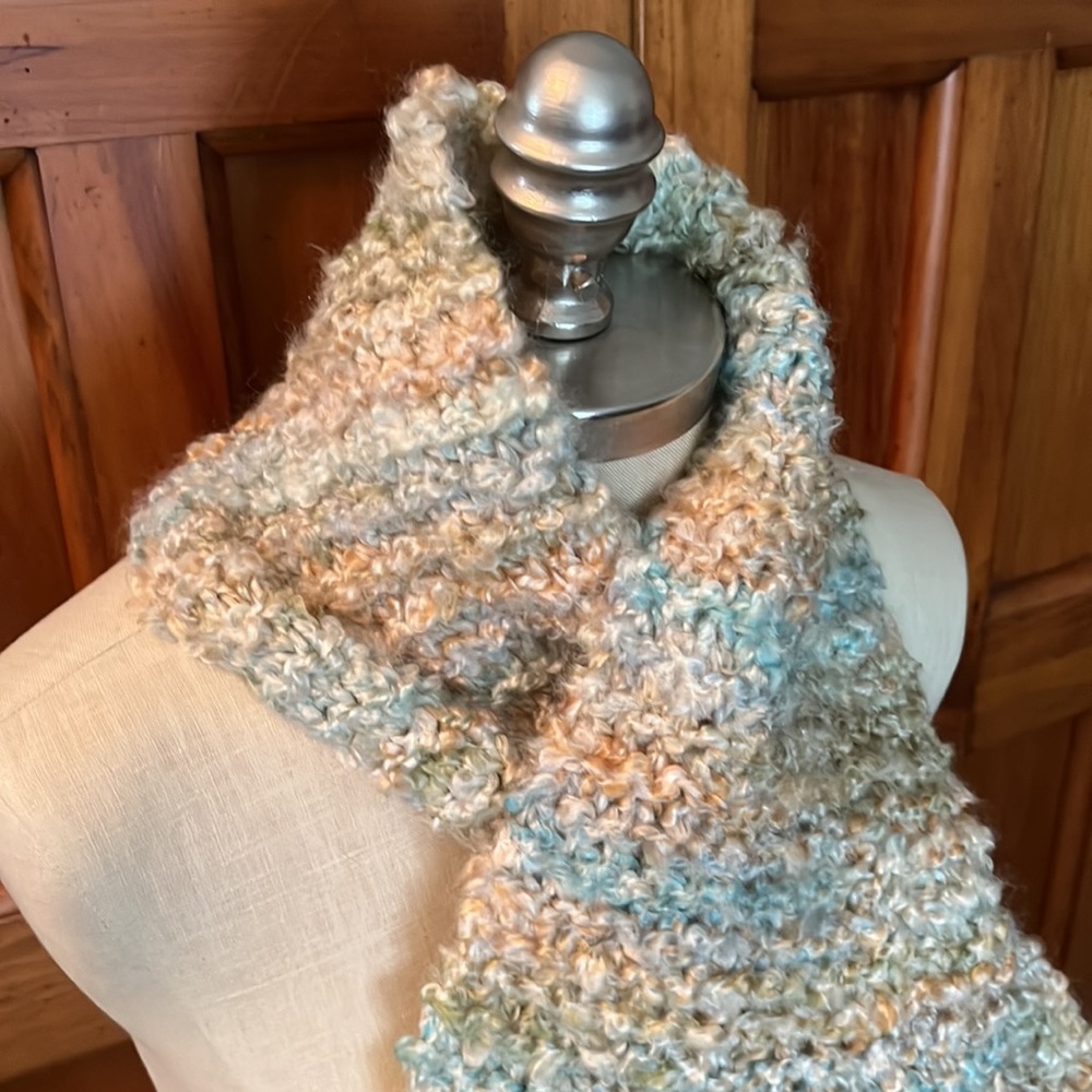 Hand Knit Scarf. - Picture 3 of 5